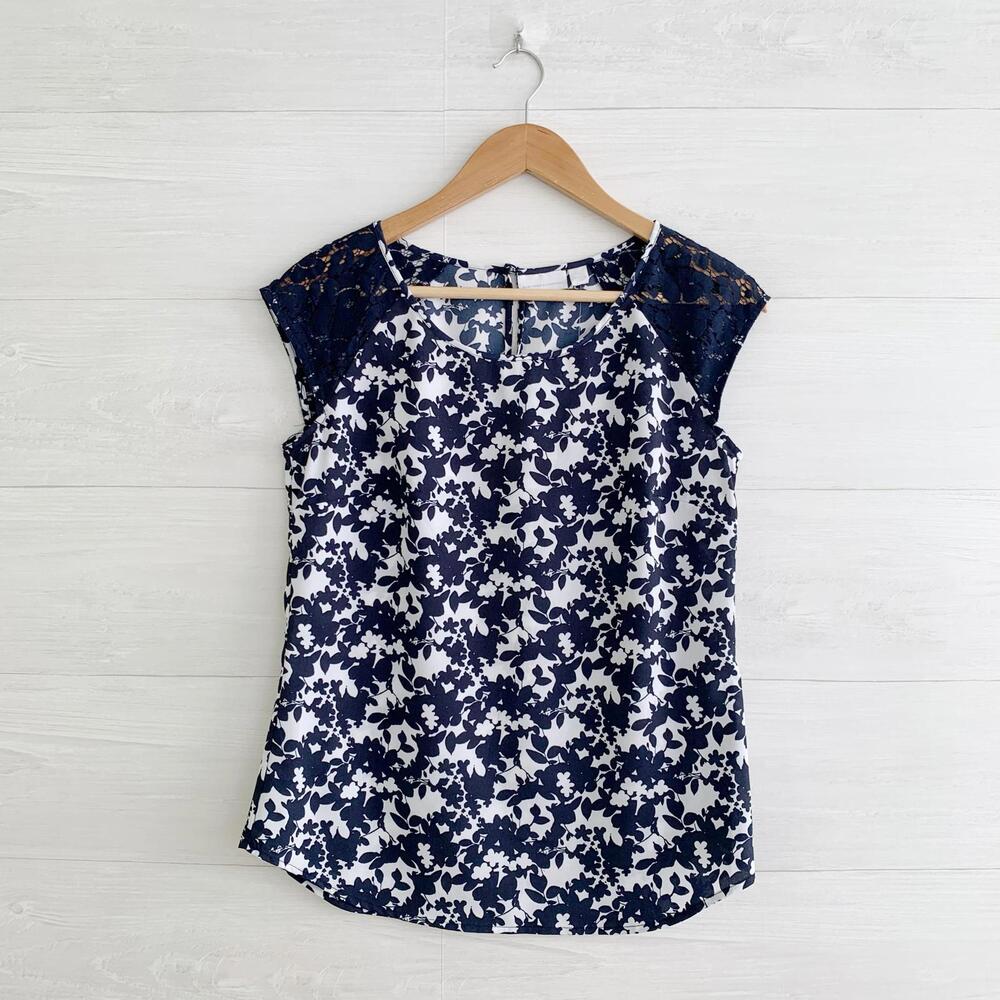 NWT New York & Company - Navy floral lace shoulder sleeveless top, XS
